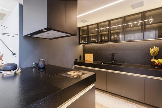 Comprar apartamento na Vila Olímpia com 2 suítes e piscina no condomínio. — Cozinha