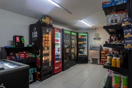 Comprar apartamento na Vila Olímpia com 2 suítes e piscina no condomínio. — Área comum