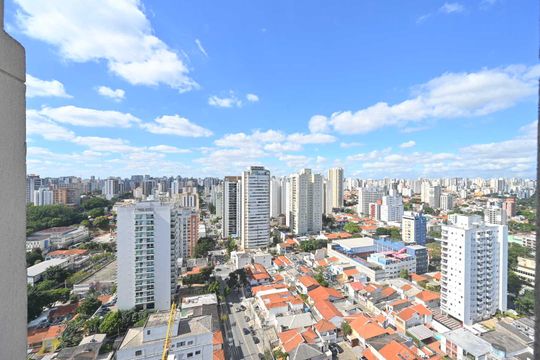 Apartamento na Vila Clementino com 2 quartos, varanda e piscina no condomínio. Excelente compra! — Vista da Suíte