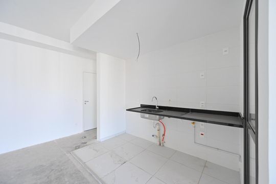 Apartamento na Vila Clementino com 2 quartos, varanda e piscina no condomínio. Excelente compra! — Cozinha