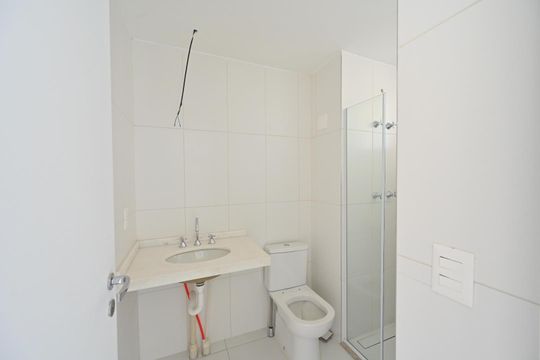 Apartamento na Vila Clementino com 2 quartos, varanda e piscina no condomínio. Excelente compra! — Banheiro da Suíte