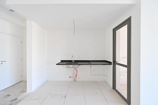 Apartamento na Vila Clementino com 2 quartos, varanda e piscina no condomínio. Excelente compra! — Cozinha