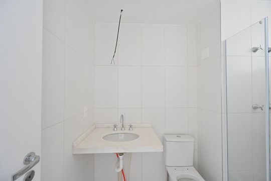 Apartamento na Vila Clementino com 2 quartos, varanda e piscina no condomínio. Excelente compra! — Banheiro da Suíte