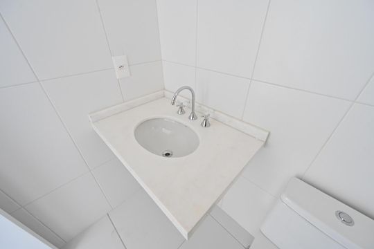 Apartamento na Vila Clementino com 2 quartos, varanda e piscina no condomínio. Excelente compra! — Banheiro da Suíte