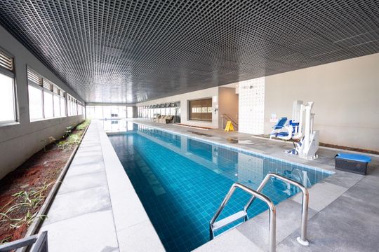 Apartamento na Vila Clementino com 2 quartos, varanda e piscina no condomínio. Excelente compra! — Piscina
