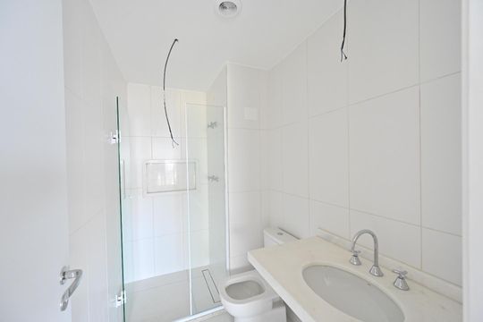 Apartamento na Vila Clementino com 2 quartos, varanda e piscina no condomínio. Excelente compra! — Banheiro Social