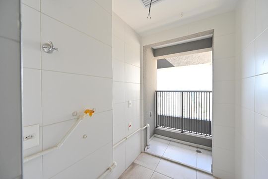 Apartamento na Vila Clementino com 2 quartos, varanda e piscina no condomínio. Excelente compra! — Lavanderia