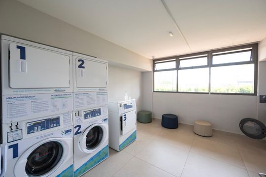 Apartamento na Vila Clementino com 2 quartos, varanda e piscina no condomínio. Excelente compra! — Lavanderia