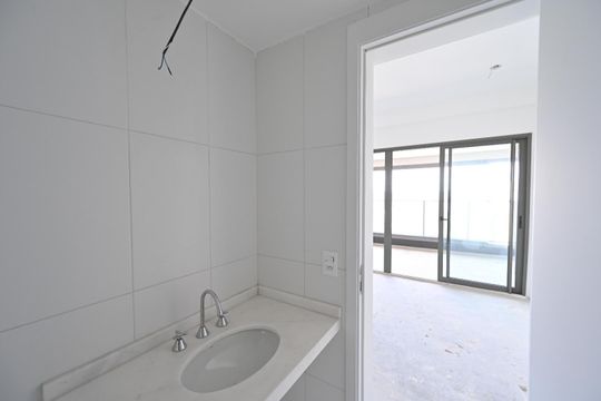 Apartamento na Vila Clementino com 2 quartos, varanda e piscina no condomínio. Excelente compra! — Banheiro Social