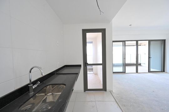 Apartamento na Vila Clementino com 2 quartos, varanda e piscina no condomínio. Excelente compra! — Cozinha