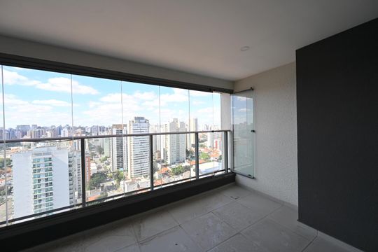 Apartamento na Vila Clementino com 2 quartos, varanda e piscina no condomínio. Excelente compra! — Varanda