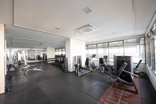 Apartamento na Vila Clementino com 2 quartos, varanda e piscina no condomínio. Excelente compra! — Academia