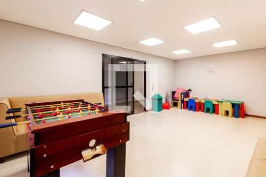 Compra apartamento mobiliado em Indianópolis com 3 quartos, quintal e varanda gourmet. — Salão de Jogos