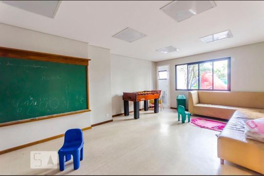 Compra apartamento mobiliado em Indianópolis com 3 quartos, quintal e varanda gourmet. — Salão de jogos