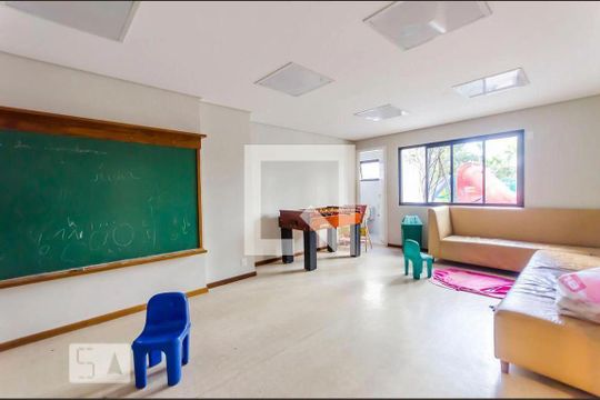 Compra apartamento mobiliado em Indianópolis com 3 quartos, quintal e varanda gourmet. — Brinquedoteca