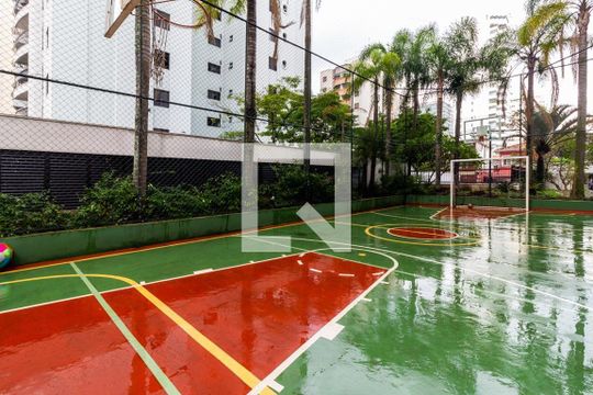 Compra apartamento mobiliado em Indianópolis com 3 quartos, quintal e varanda gourmet. — Quadra