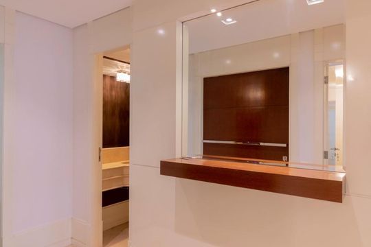 Compra apartamento mobiliado em Indianópolis com 3 quartos, quintal e varanda gourmet. — Entrada