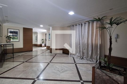 Compra apartamento mobiliado em Indianópolis com 3 quartos, quintal e varanda gourmet. — Hall social