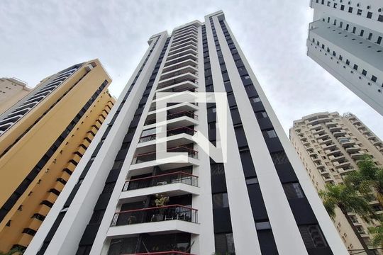 Compra apartamento mobiliado em Indianópolis com 3 quartos, quintal e varanda gourmet. — Fachada