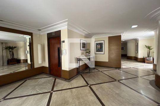 Compra apartamento mobiliado em Indianópolis com 3 quartos, quintal e varanda gourmet. — Hall