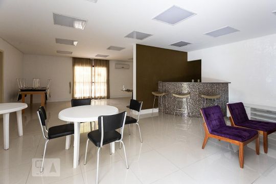 Compra apartamento mobiliado em Indianópolis com 3 quartos, quintal e varanda gourmet. — Salão de festas
