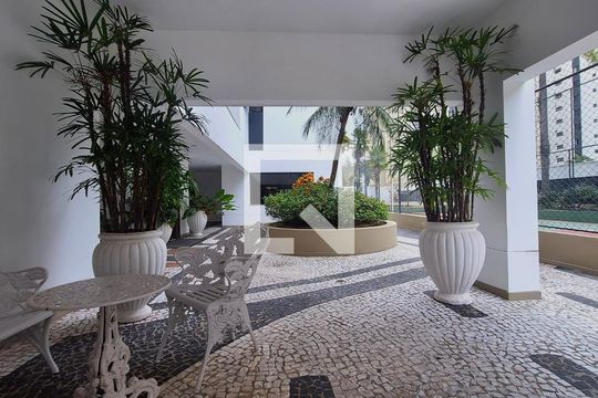 Compra apartamento mobiliado em Indianópolis com 3 quartos, quintal e varanda gourmet. — Hall de entrada