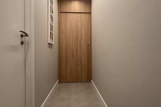 Comprar apartamento na Lapa, 3 quartos, 1 suíte, academia, mobiliado. — Corredor