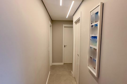 Comprar apartamento na Lapa, 3 quartos, 1 suíte, academia, mobiliado. — Corredor