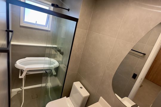 Comprar apartamento na Lapa, 3 quartos, 1 suíte, academia, mobiliado. — Banheiro