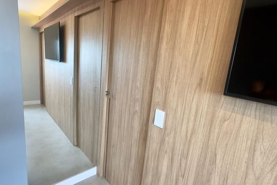 Comprar apartamento na Lapa, 3 quartos, 1 suíte, academia, mobiliado. — Sala