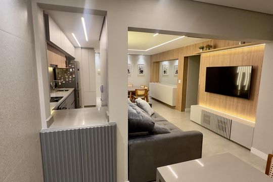 Comprar apartamento na Lapa, 3 quartos, 1 suíte, academia, mobiliado. — Sala
