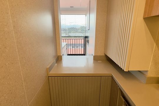 Comprar apartamento na Lapa, 3 quartos, 1 suíte, academia, mobiliado. — Área de Serviço