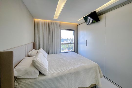 Apartamento mobiliado com 3 quartos, varanda gourmet e churrasqueira no condomínio, para comprar. — Quarto 1 - Suíte