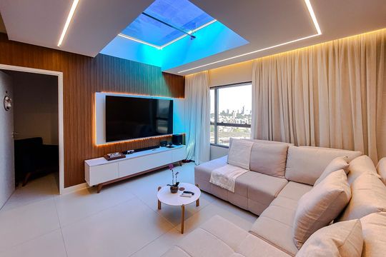 Apartamento mobiliado com 3 quartos, varanda gourmet e churrasqueira no condomínio, para comprar. — foto 1