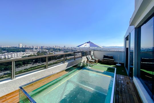 Apartamento mobiliado com 3 quartos, varanda gourmet e churrasqueira no condomínio, para comprar. — Varanda