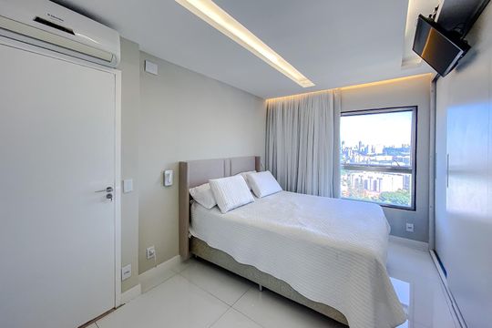 Apartamento mobiliado com 3 quartos, varanda gourmet e churrasqueira no condomínio, para comprar. — Quarto 1 - Suíte