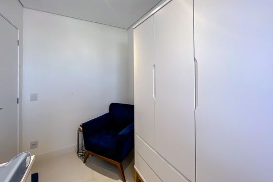 Apartamento mobiliado com 3 quartos, varanda gourmet e churrasqueira no condomínio, para comprar. — Quarto 2