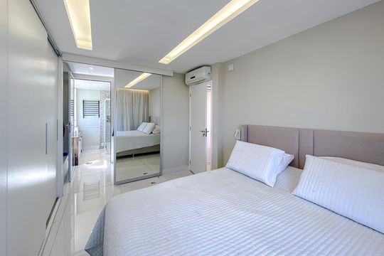 Apartamento mobiliado com 3 quartos, varanda gourmet e churrasqueira no condomínio, para comprar. — Quarto 1 - Suíte