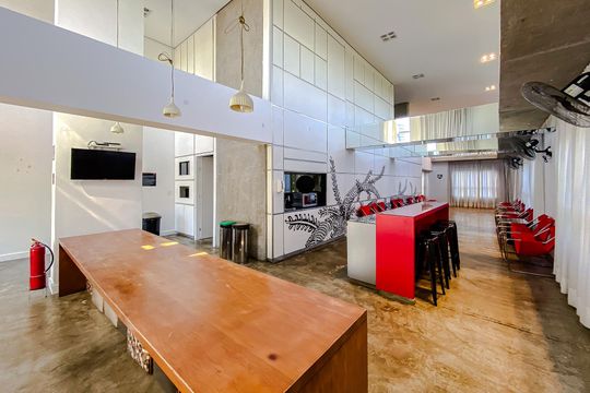 Apartamento mobiliado com 3 quartos, varanda gourmet e churrasqueira no condomínio, para comprar. — Área comum