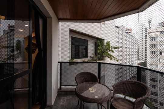 Comprar apartamento com 3 quartos e academia no condomínio. — Varanda