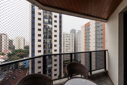 Comprar apartamento com 3 quartos e academia no condomínio. — Varanda