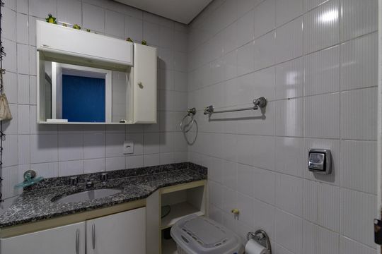 Comprar apartamento com 3 quartos e academia no condomínio. — Banheiro da Suíte 2