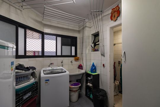 Comprar apartamento com 3 quartos e academia no condomínio. — Área de Serviço