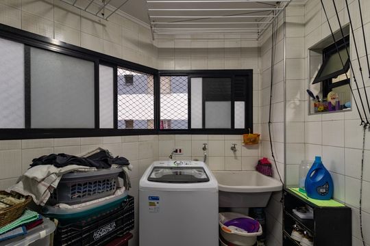 Comprar apartamento com 3 quartos e academia no condomínio. — Área de Serviço