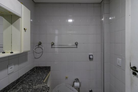 Comprar apartamento com 3 quartos e academia no condomínio. — Banheiro da Suíte 2
