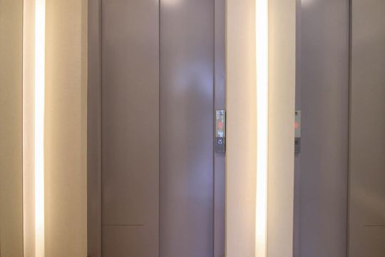 Apartamento mobiliado para comprar em Vila Andrade, 4 suítes, varanda, piscina, academia e churrasqueira. — Hall Privativo 