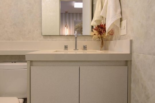 Apartamento mobiliado para comprar em Vila Andrade, 4 suítes, varanda, piscina, academia e churrasqueira. — Banheiro Suíte 2