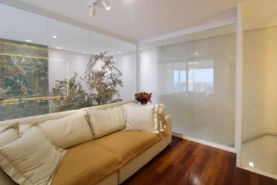 Apartamento mobiliado para comprar em Vila Andrade, 4 suítes, varanda, piscina, academia e churrasqueira. — Sala 