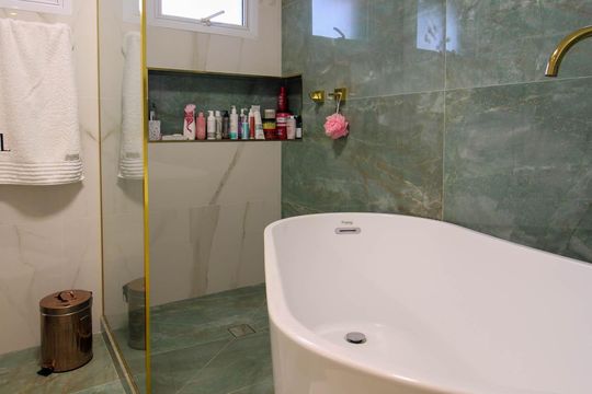Apartamento mobiliado para comprar em Vila Andrade, 4 suítes, varanda, piscina, academia e churrasqueira. — Banheiro Suíte 3
