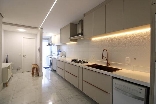 Apartamento mobiliado para comprar em Vila Andrade, 4 suítes, varanda, piscina, academia e churrasqueira. — Cozinha 